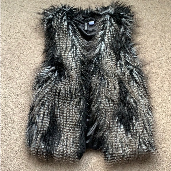 H&M faux fur vest - Picture 1 of 8